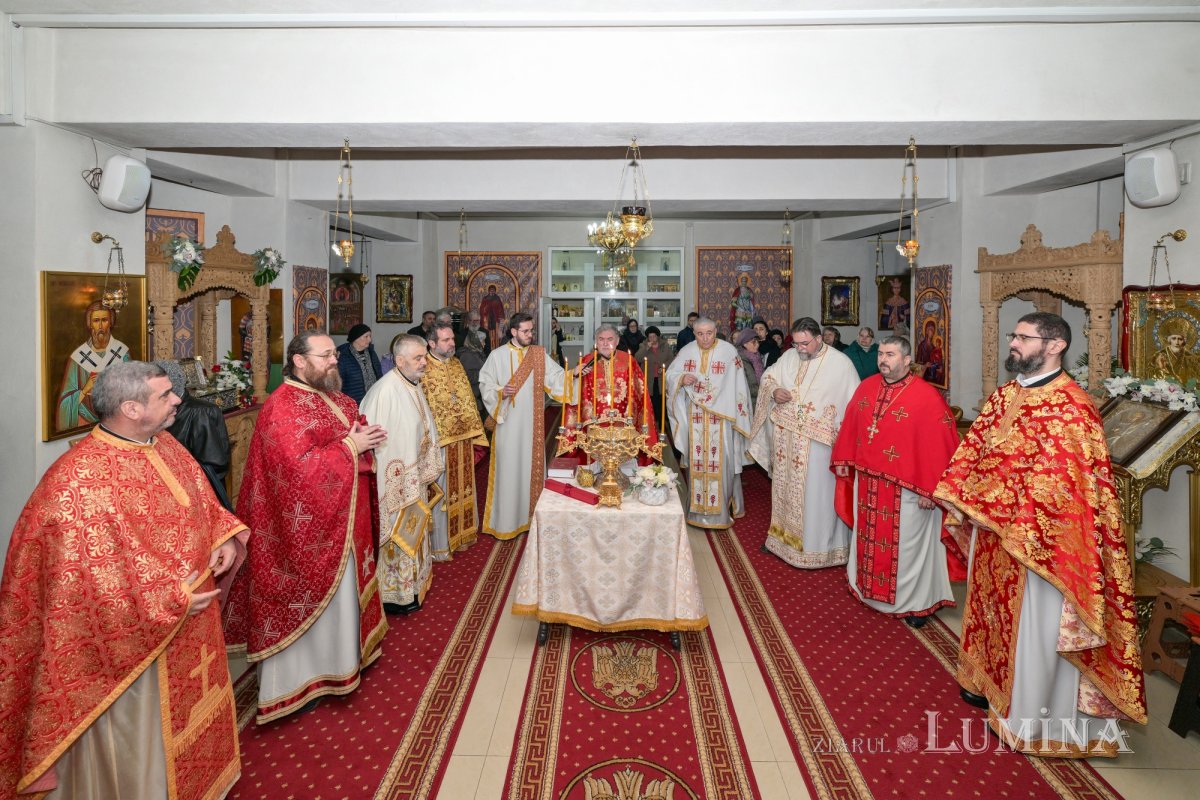 Hram și sfințire de raclă la Parohia Bărbătescu Vechi din București 355511