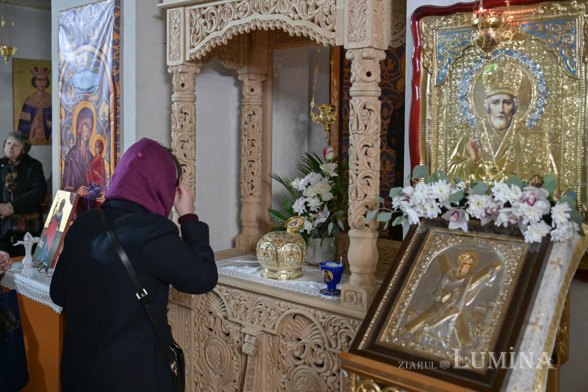 Hram și sfințire de raclă la Parohia Bărbătescu Vechi din București 355512