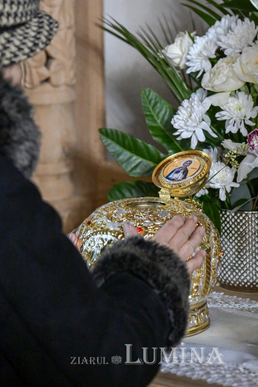 Hram și sfințire de raclă la Parohia Bărbătescu Vechi din București 355531