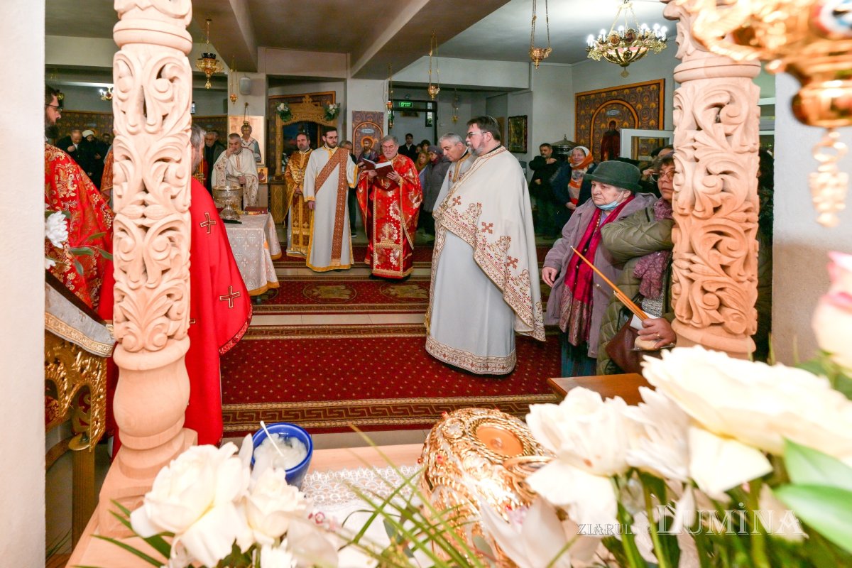 Hram și sfințire de raclă la Parohia Bărbătescu Vechi din București 355538