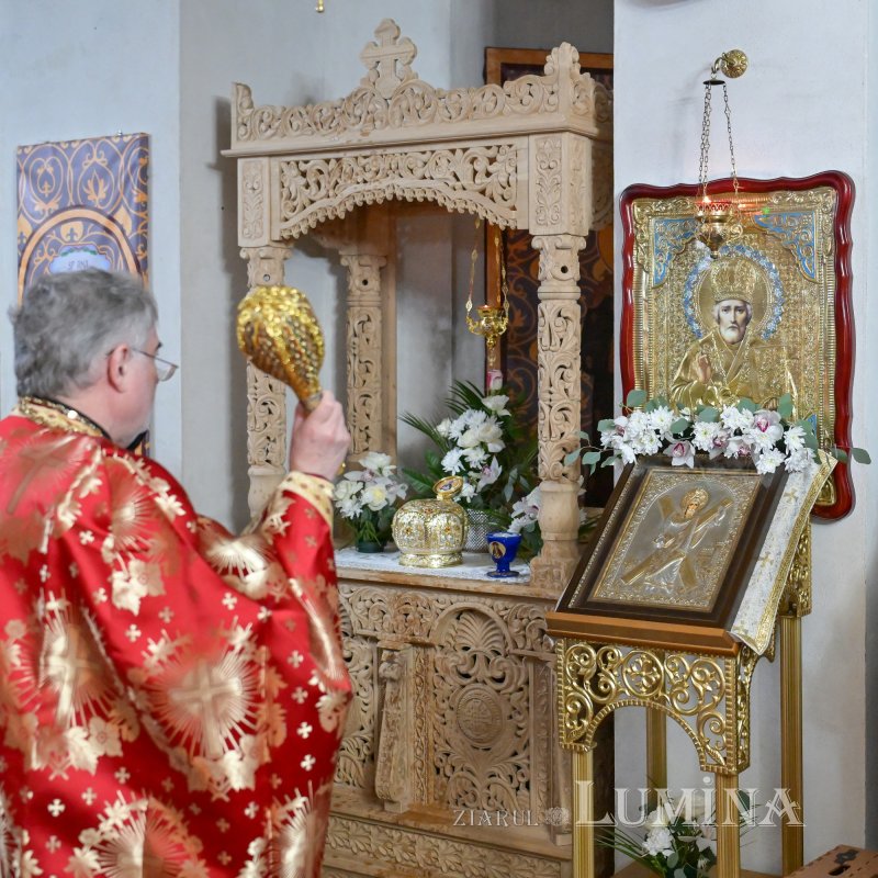 Hram și sfințire de raclă la Parohia Bărbătescu Vechi din București 355541