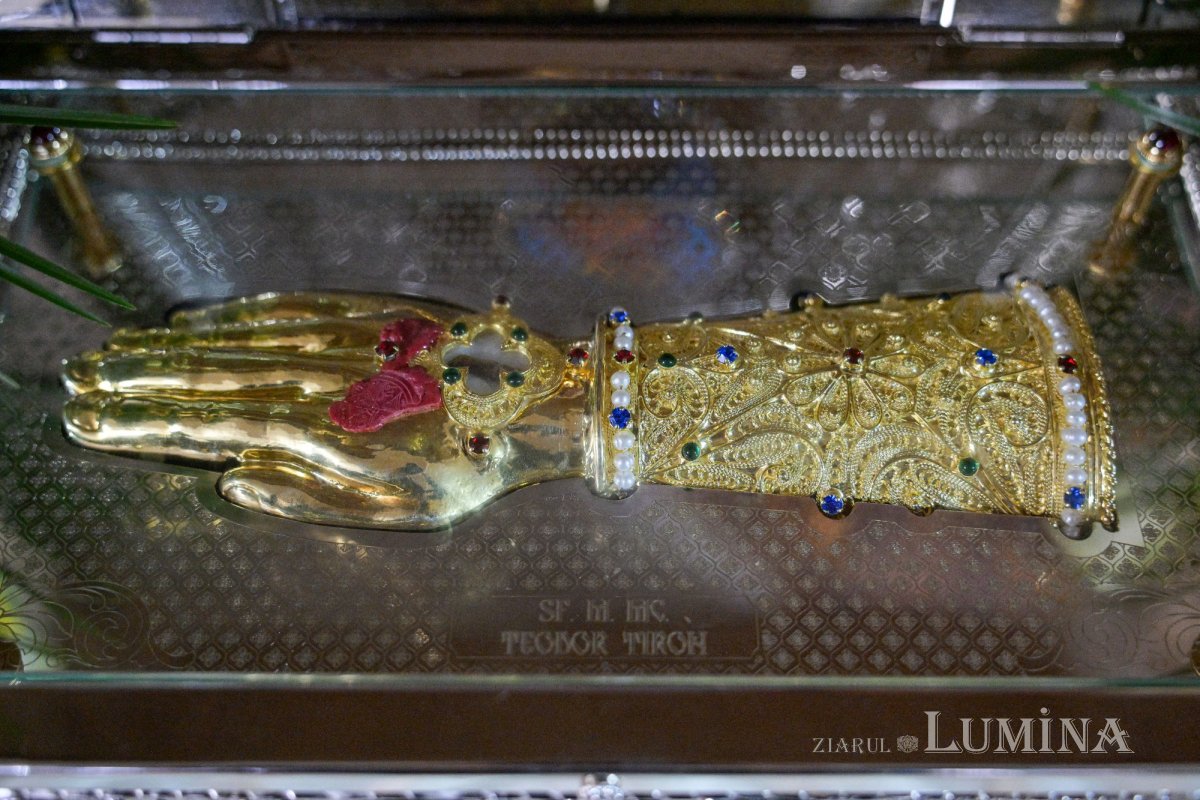 Hram și sfințire de raclă la Parohia Bărbătescu Vechi din București 355580