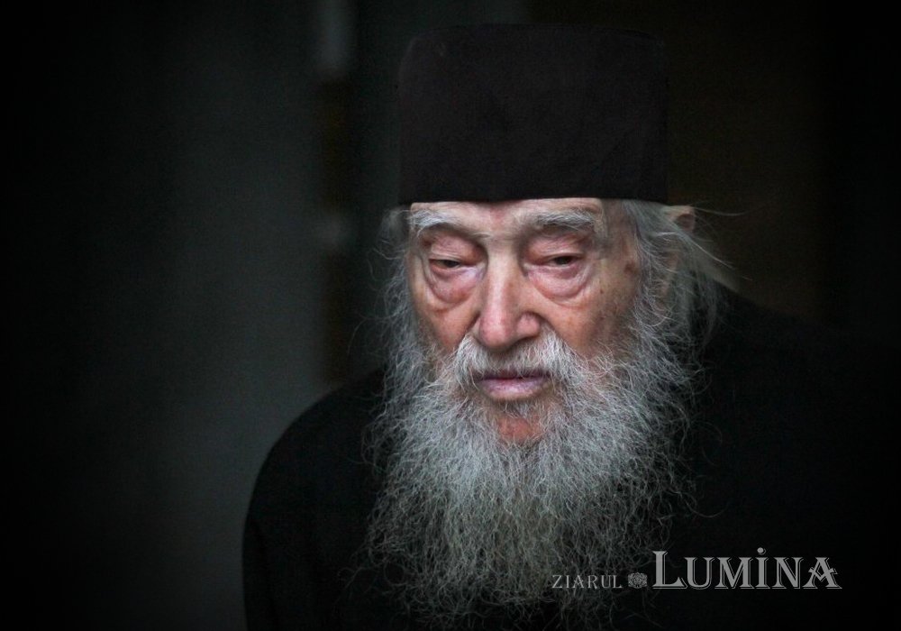 O viață lungă închinată lui Dumnezeu, sfinților şi pelerinilor - arhimandritul Climent Haralamb 355464