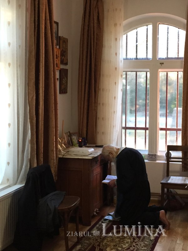 O viață lungă închinată lui Dumnezeu, sfinților şi pelerinilor - arhimandritul Climent Haralamb 355470