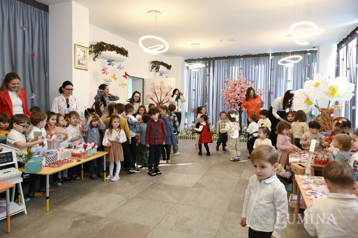 Târg caritabil de mărțișoare la Grădinița „Buna Vestire” din Capitală 356103