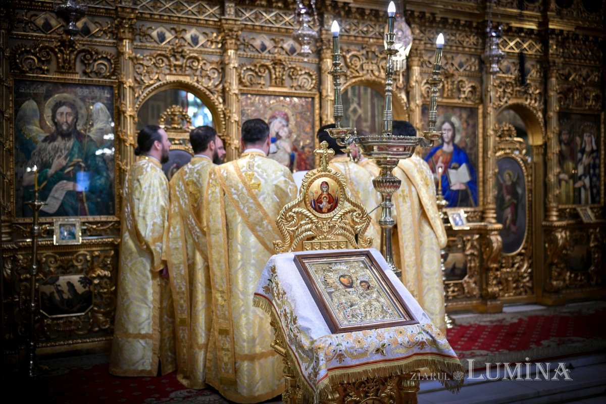 Sclipirile Luminii: Duminica Ortodoxiei la Catedrala Patriarhală din Bucureşti 356809