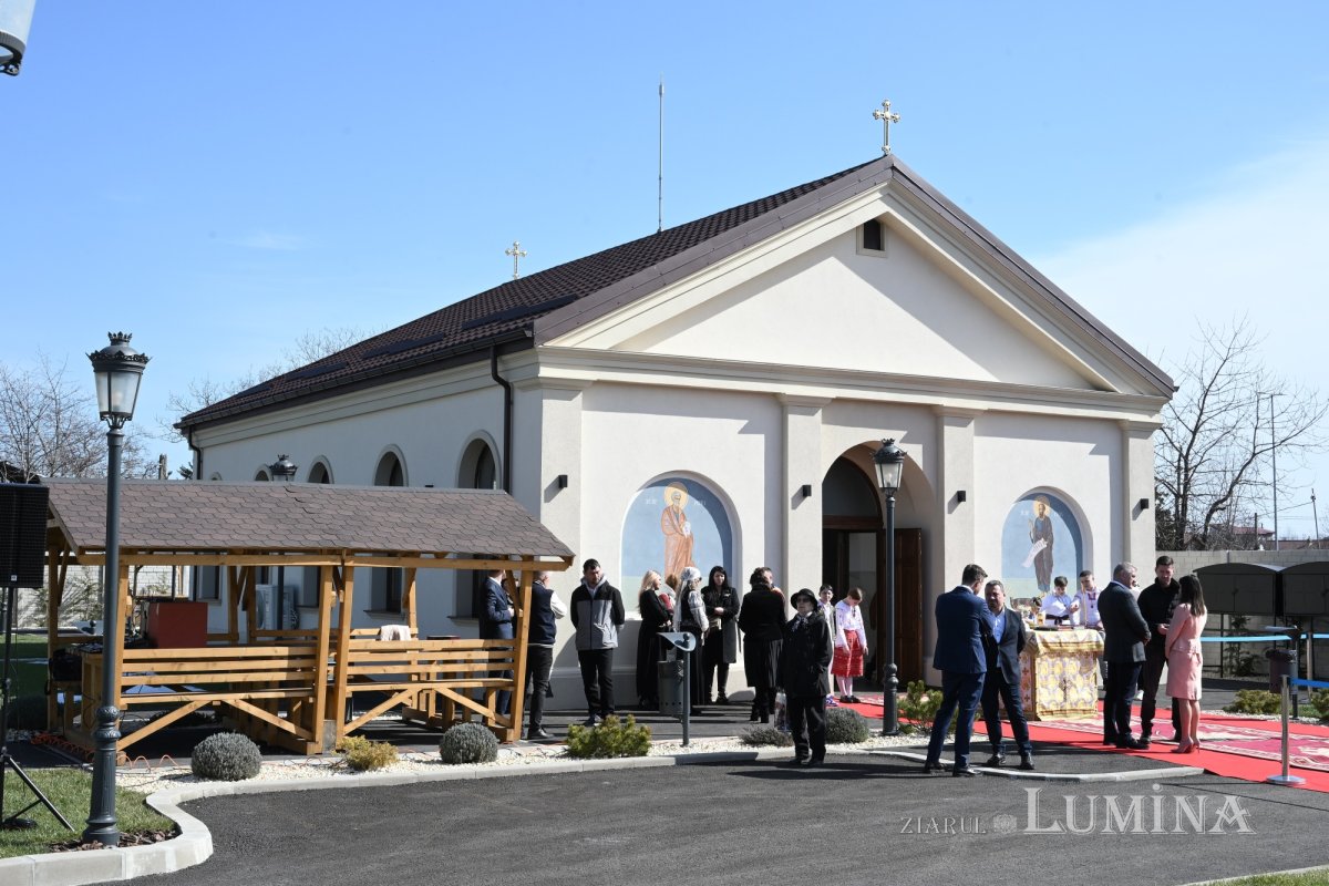 Sfințirea Capelei „Sfinții Apostoli Petru și Pavel” în Mogoșoaia 356934