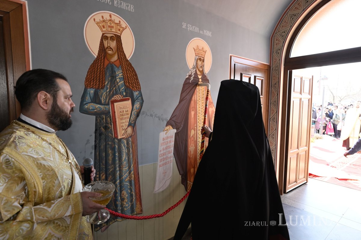 Sfințirea Capelei „Sfinții Apostoli Petru și Pavel” în Mogoșoaia 356945