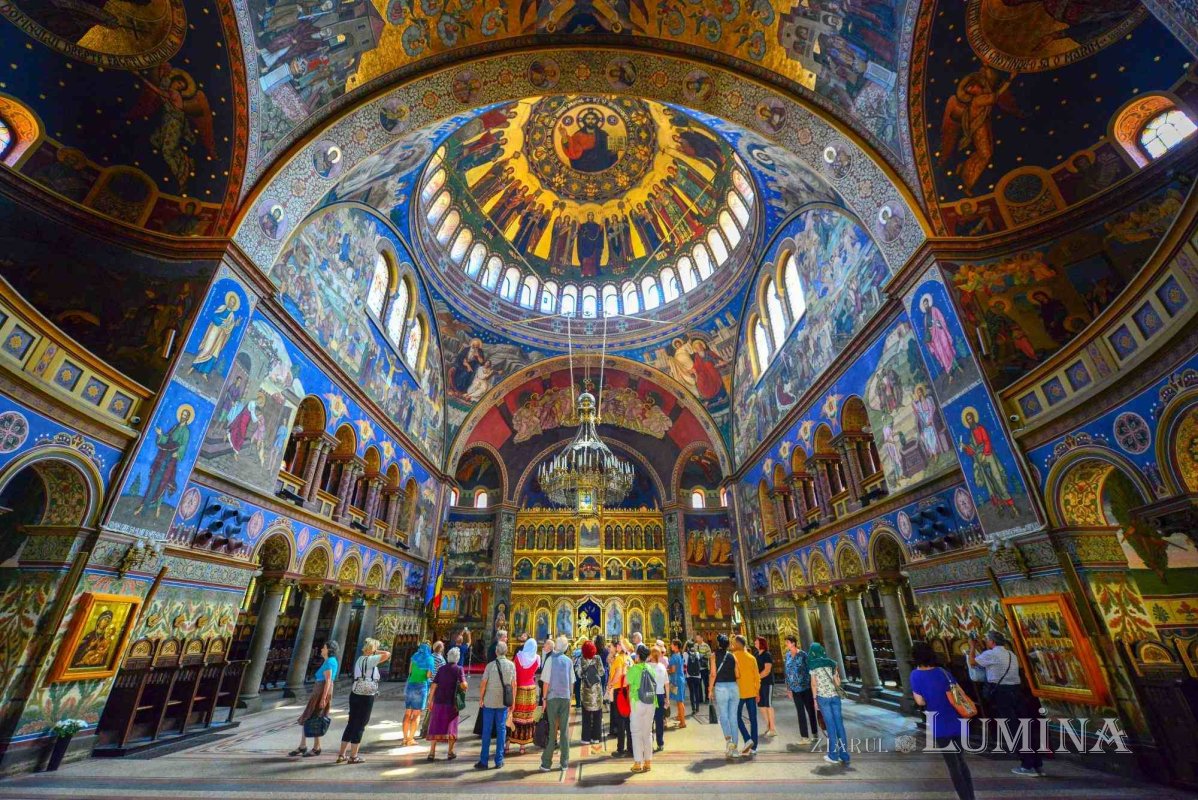 Care sunt provocările recente  la adresa familiei creștine în societatea contemporană și care sunt soluţiile pastorale necesare? 356985