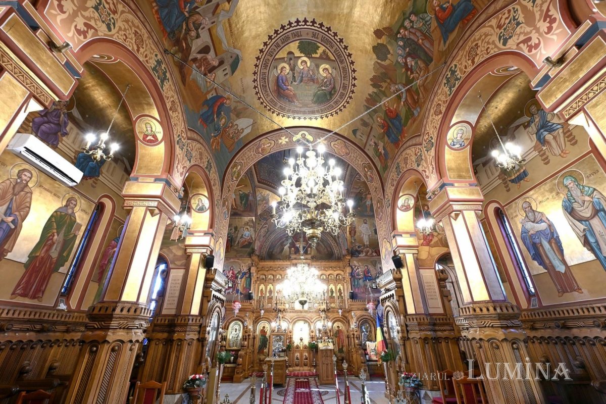 Sclipirile Luminii: Biserica „Buna Vestire“-Bellu din Bucureşti 357327