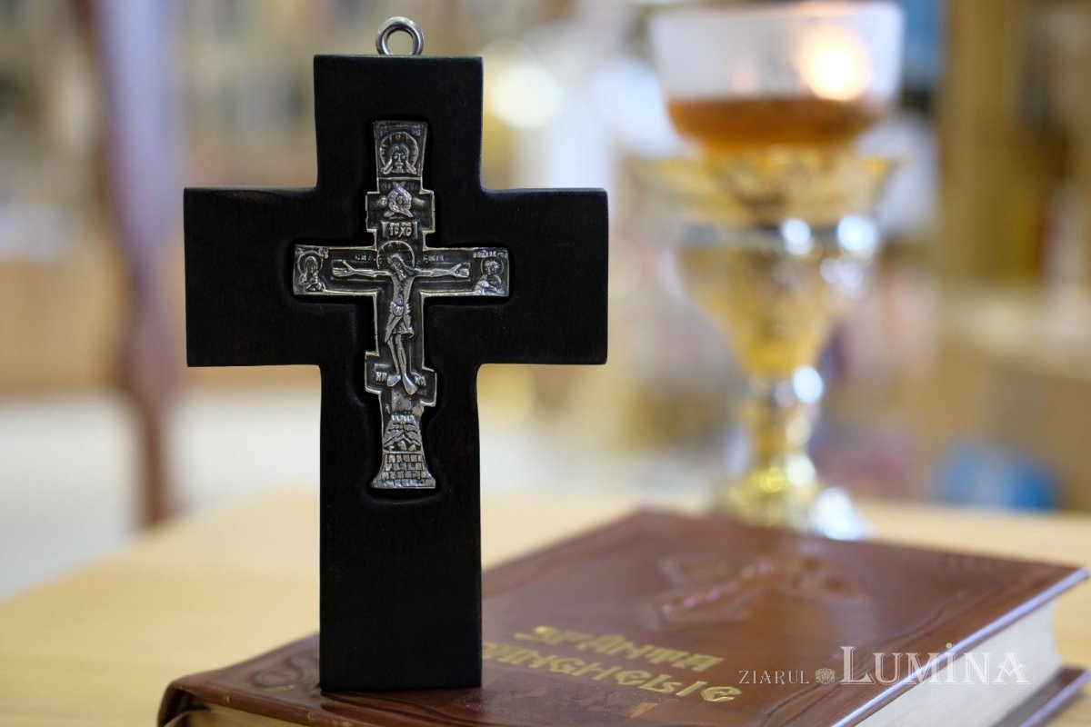 La jumătatea Postului Mare cinstim Crucea Sfântă şi de viaţă dătătoare  357546