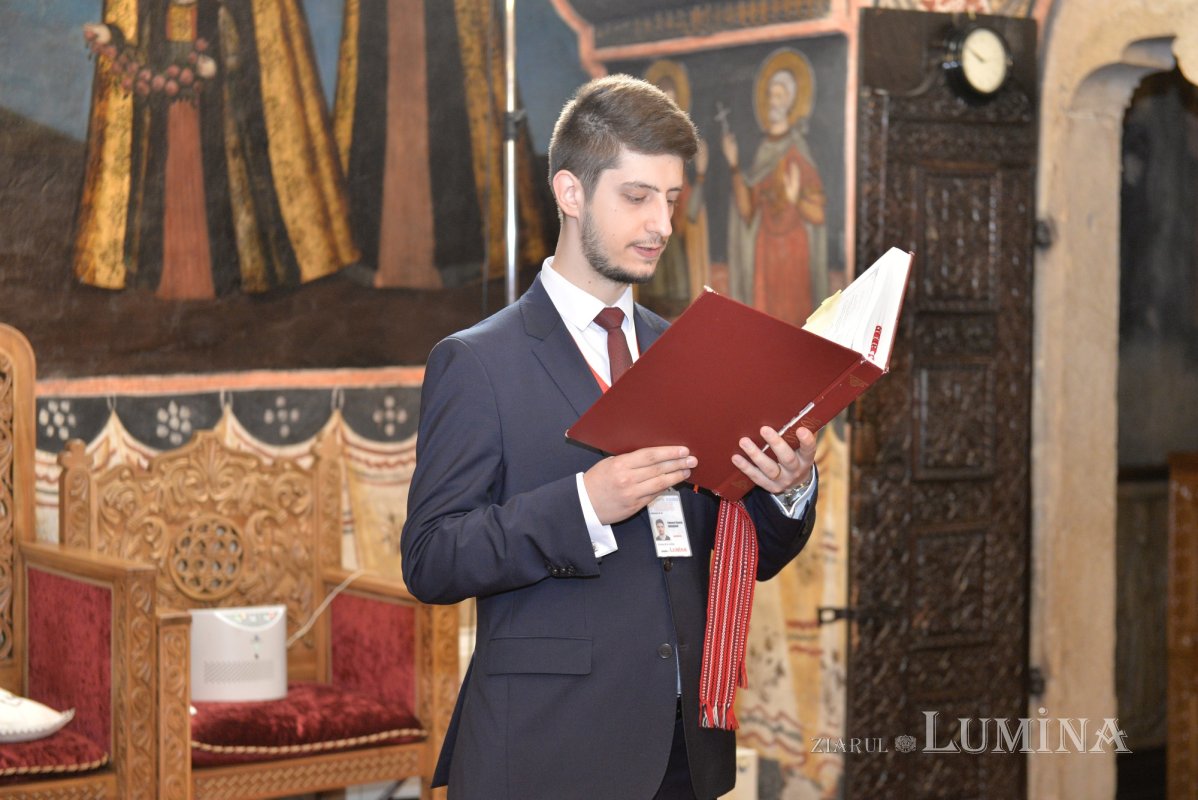 „Prezența lucrătoare a Duhului Sfânt vine în om prin rugăciune stăruitoare și prin post” 357904