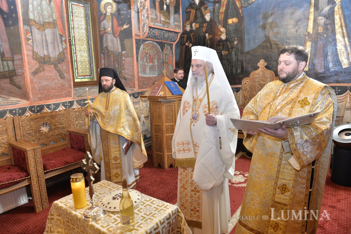 „Prezența lucrătoare a Duhului Sfânt vine în om prin rugăciune stăruitoare și prin post” 357909