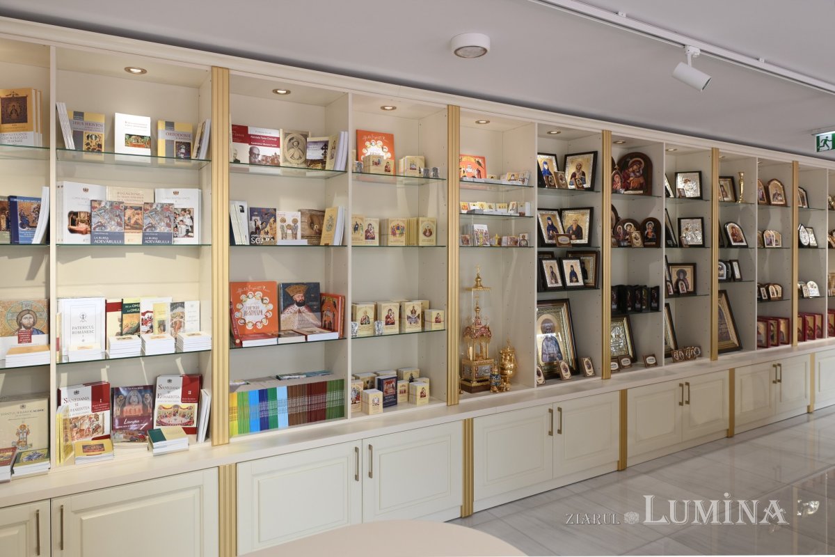 Magazine și acces pe esplanadă pentru pelerinii Catedralei Naționale 358096