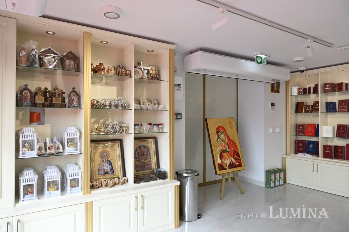 Magazine și acces pe esplanadă pentru pelerinii Catedralei Naționale 358097