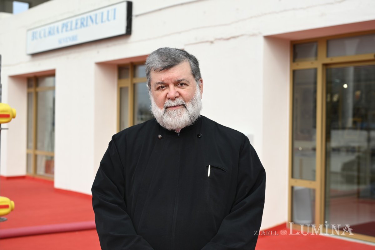 Magazine și acces pe esplanadă pentru pelerinii Catedralei Naționale 358098