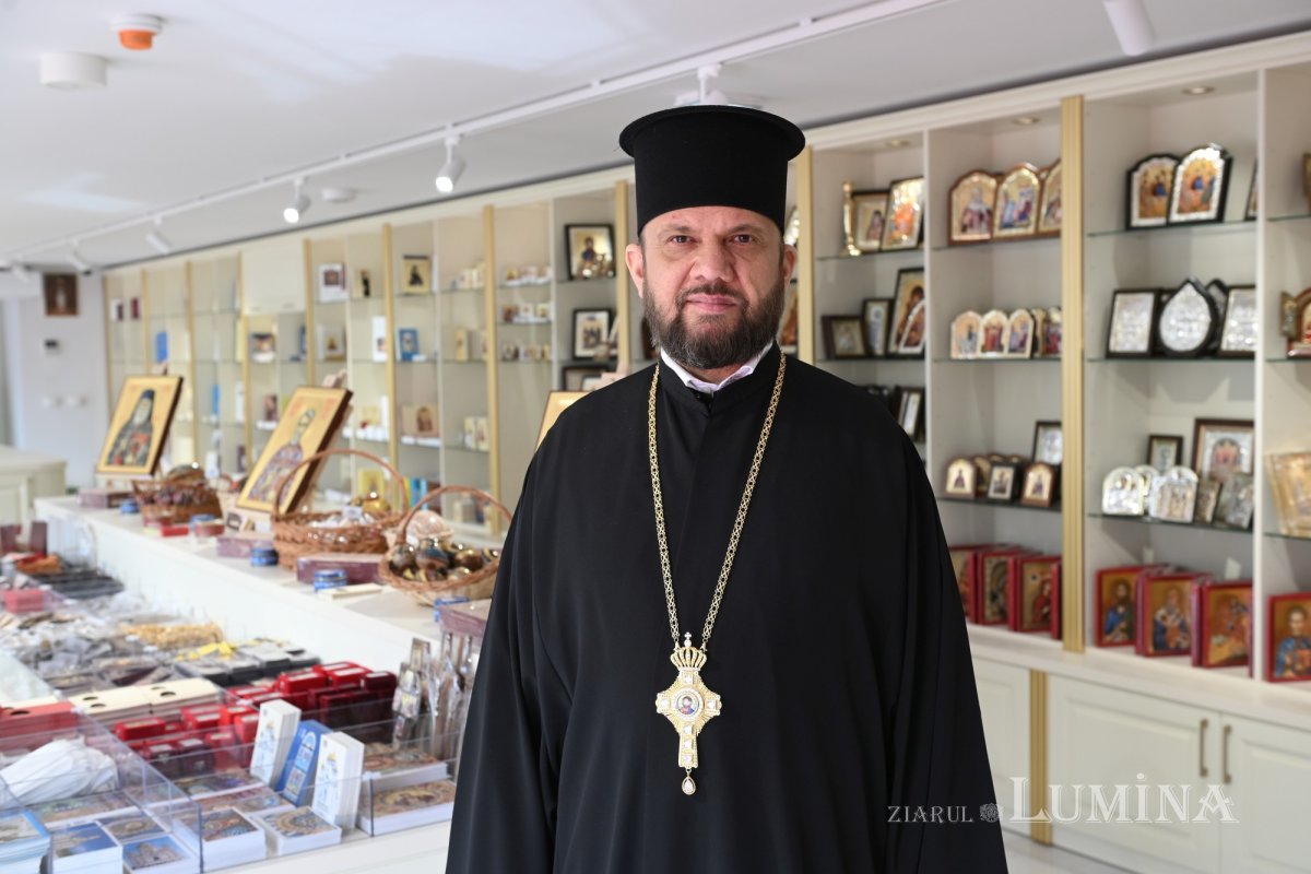 Magazine și acces pe esplanadă pentru pelerinii Catedralei Naționale 358100