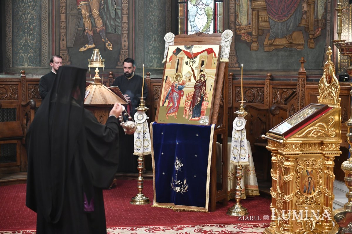 Dicționar teologic: acatist  358323