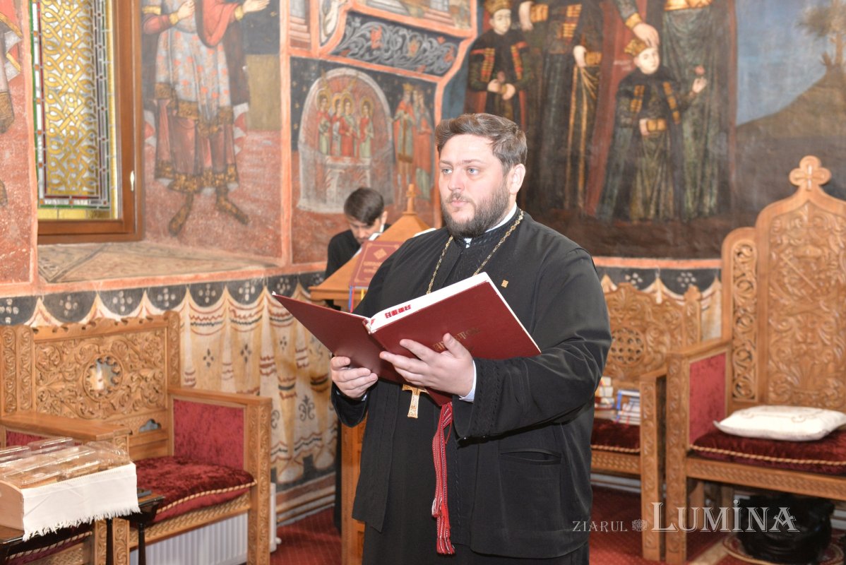 „Dorința egoistă de întâietate și stăpânire se vindecă prin slujire smerită” 358514