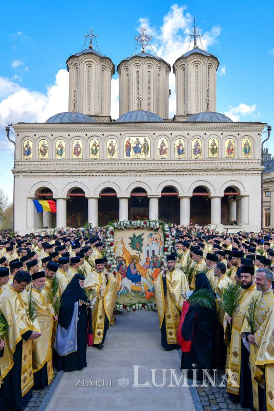 Sclipirile Luminii: Procesiunea de Florii 358868