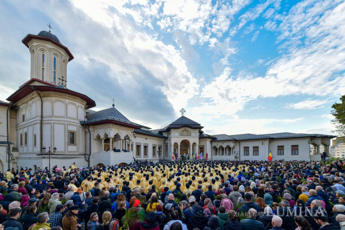 Sclipirile Luminii: Procesiunea de Florii 358869