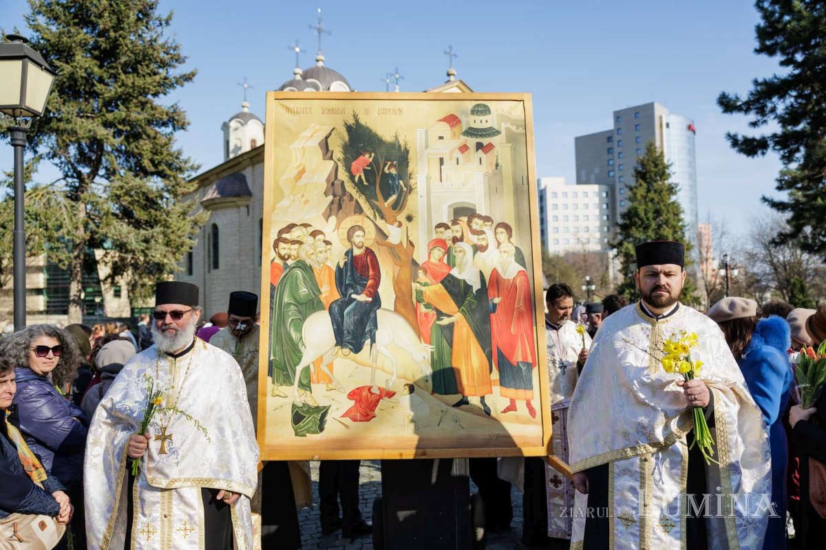 2.500 de credincioși au participat la procesiunea de Florii din Iași 359127