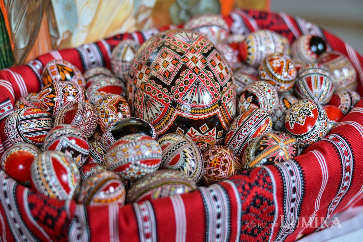 Să arătăm bucuria Învierii şi să ne rugăm pentru pace în lume! 359418