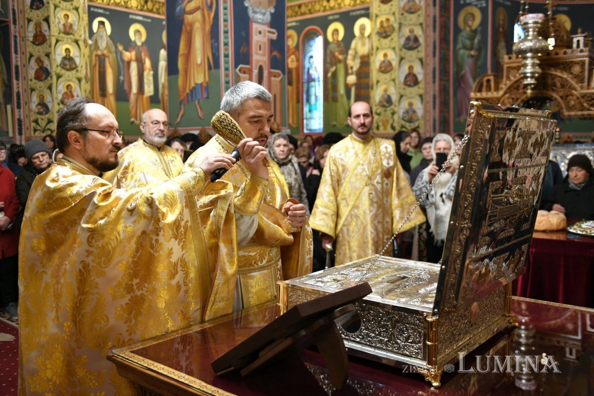 Prezența sfințitoare a moaștelor Sfintei Olimpiada 359407