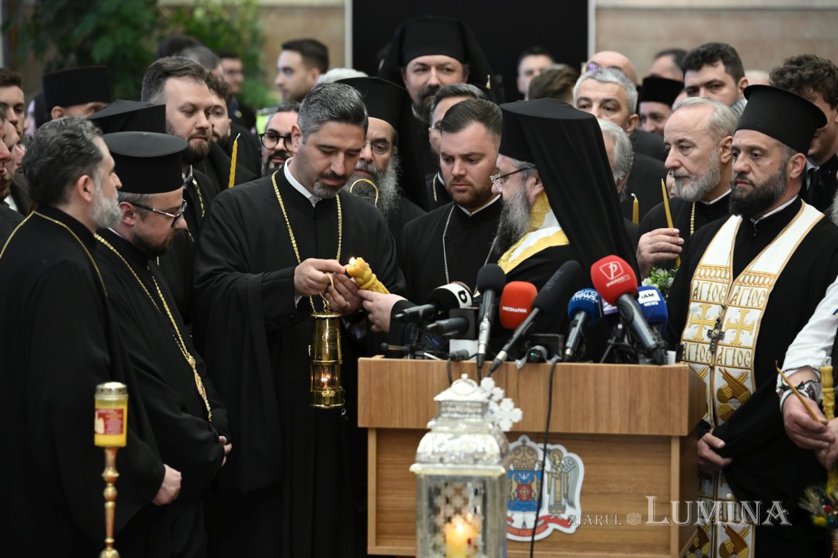 Darul din Mormântul Domnului a fost adus și anul acesta în România 359727