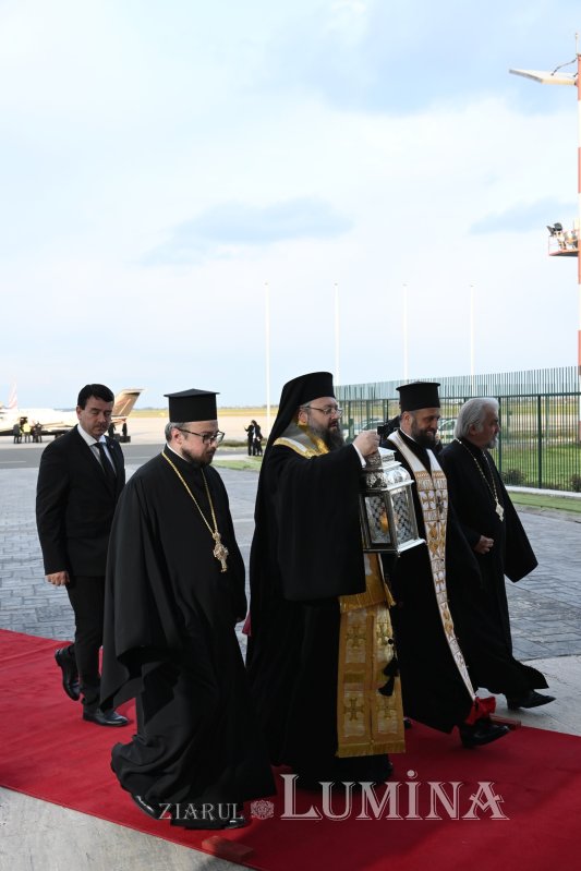 Sfânta Lumină a ajuns în România 359724