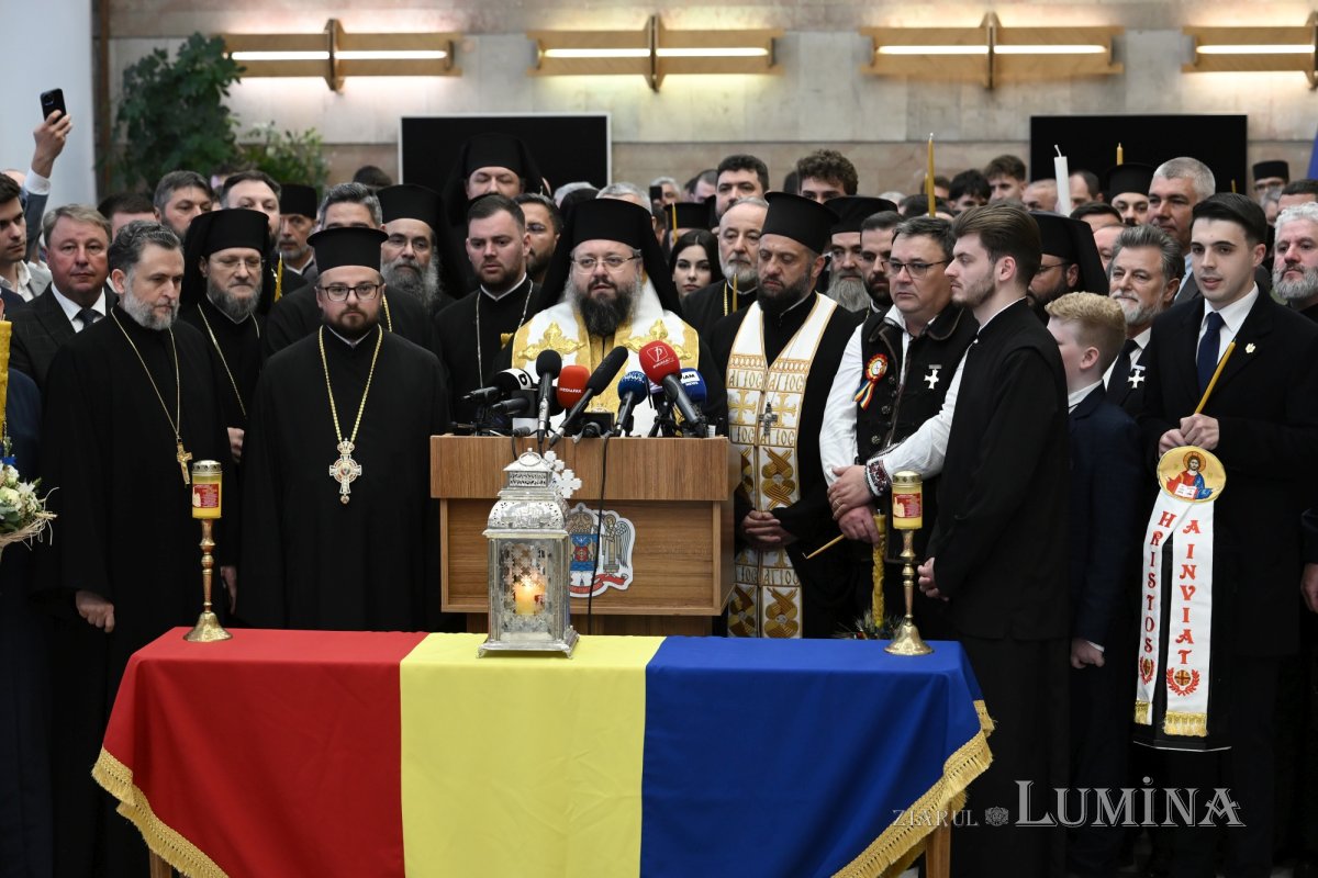 Sfânta Lumină a ajuns în România 359725