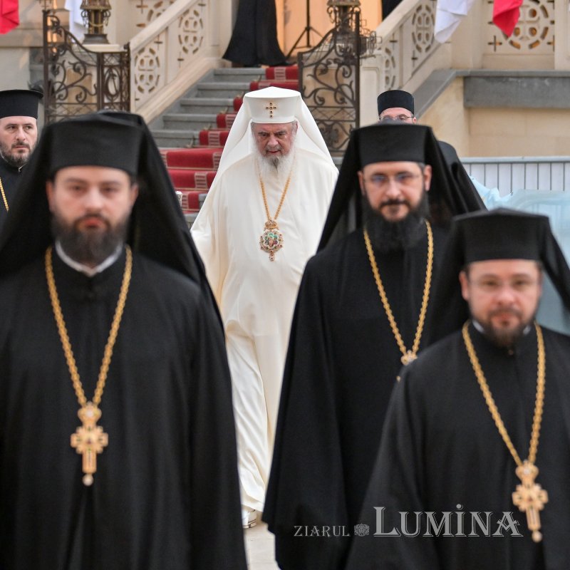 Sfânta Lumină de la Ierusalim primită de Patriarhul României 359731