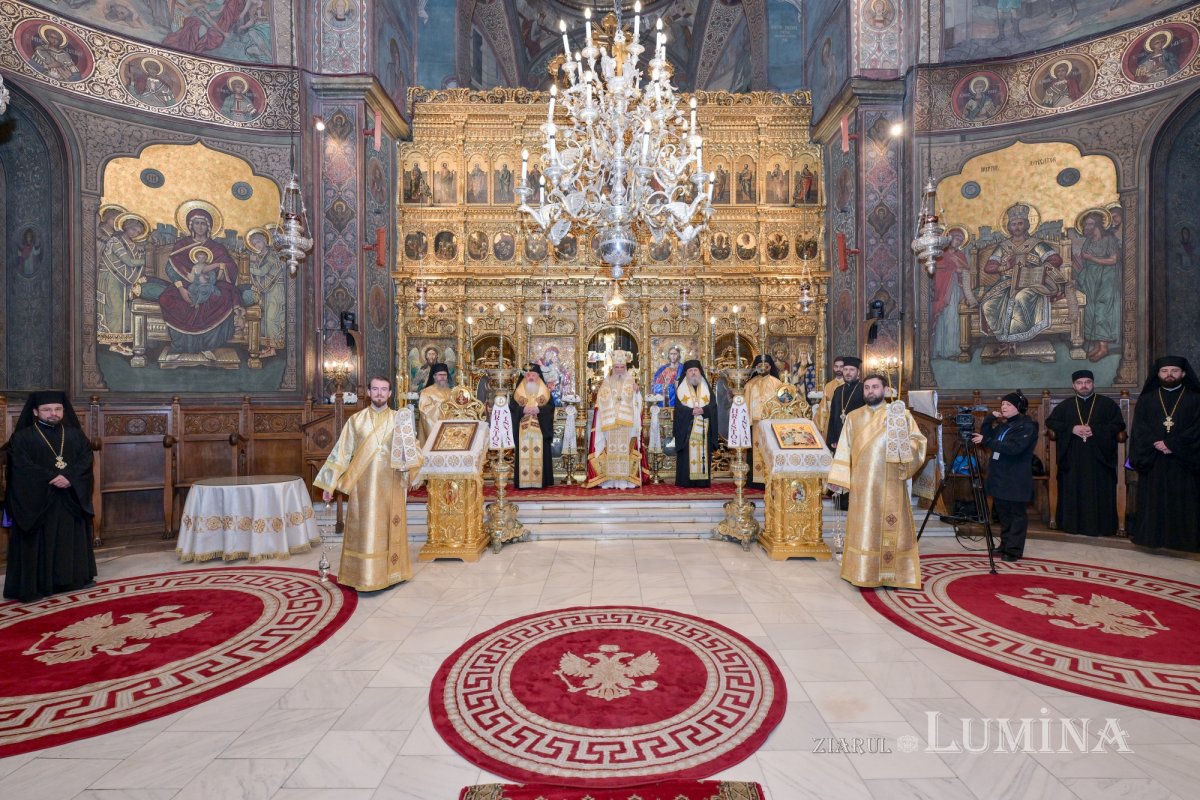 Sfânta Lumină de la Ierusalim primită de Patriarhul României 359735
