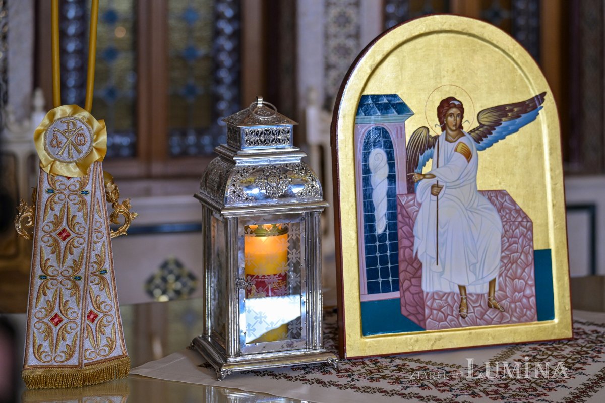 Sfânta Lumină de la Ierusalim primită de Patriarhul României 359751
