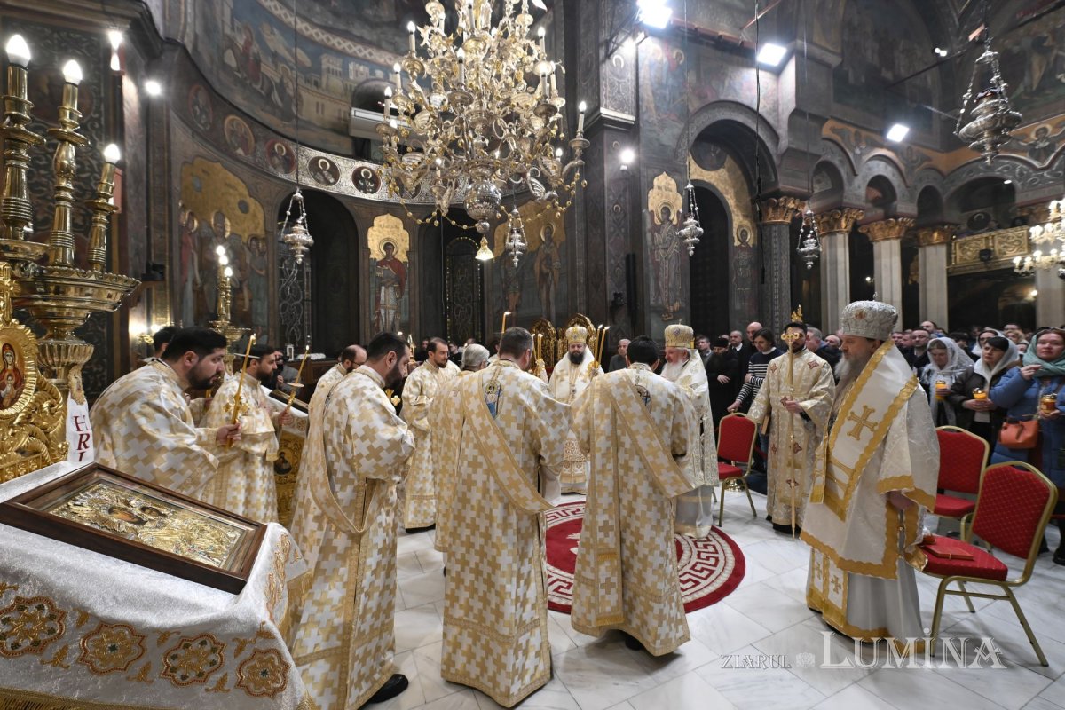Sfânta Liturghie din noaptea de Paști, la Catedrala Patriarhală 359781