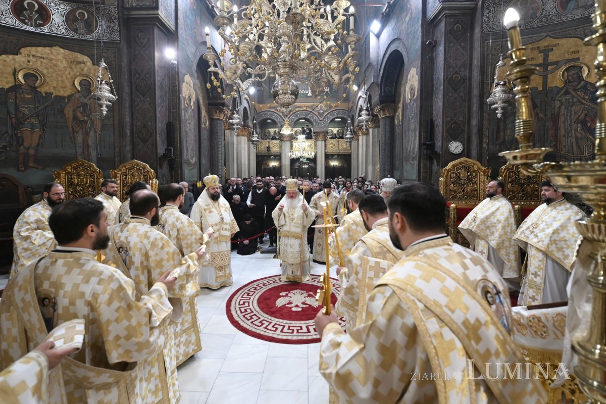 Sfânta Liturghie din noaptea de Paști, la Catedrala Patriarhală 359785