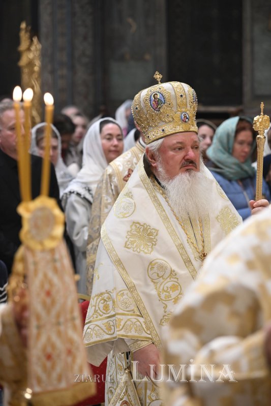 Sfânta Liturghie din noaptea de Paști, la Catedrala Patriarhală 359786