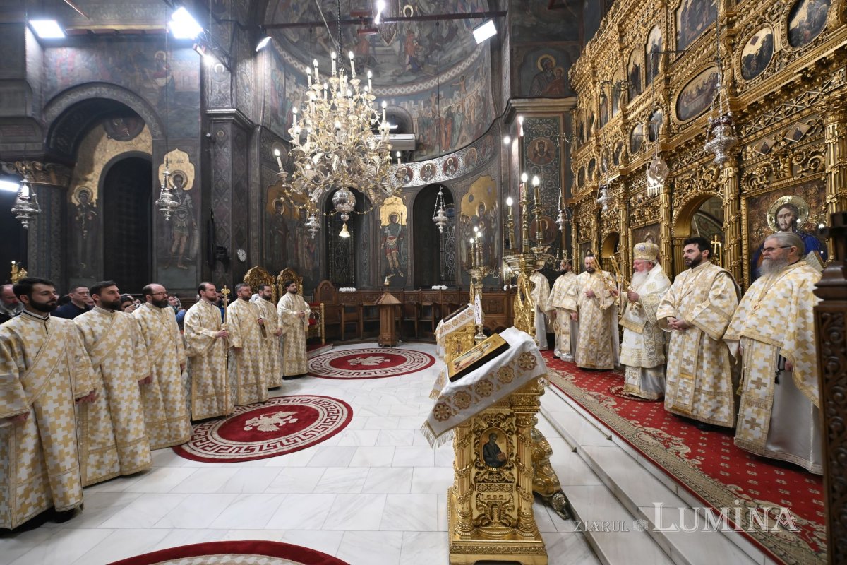 Sfânta Liturghie din noaptea de Paști, la Catedrala Patriarhală 359791