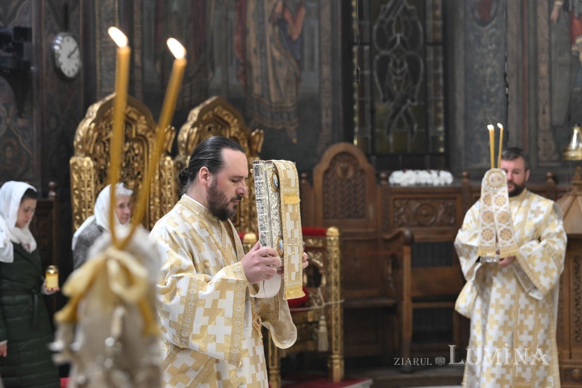 Sfânta Liturghie din noaptea de Paști, la Catedrala Patriarhală 359792