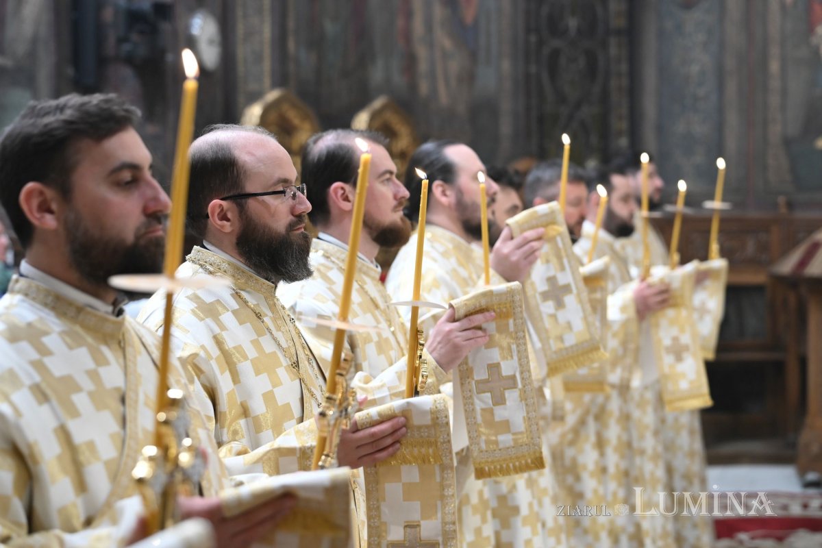 Sfânta Liturghie din noaptea de Paști, la Catedrala Patriarhală 359794