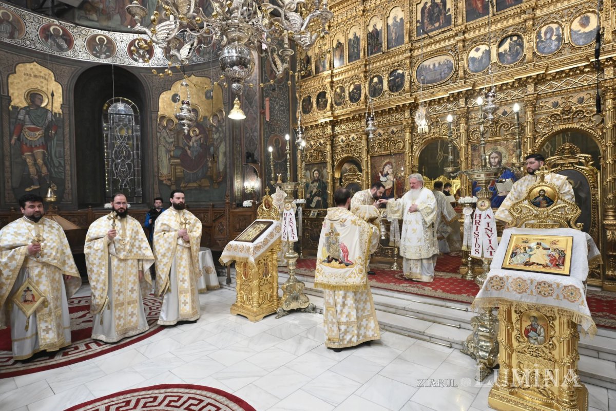 Sfânta Liturghie din noaptea de Paști, la Catedrala Patriarhală 359795