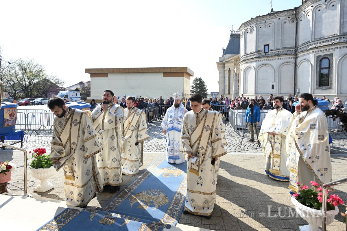 Sfințirea apei în Vinerea Luminată pe Dealul Patriarhiei 360222