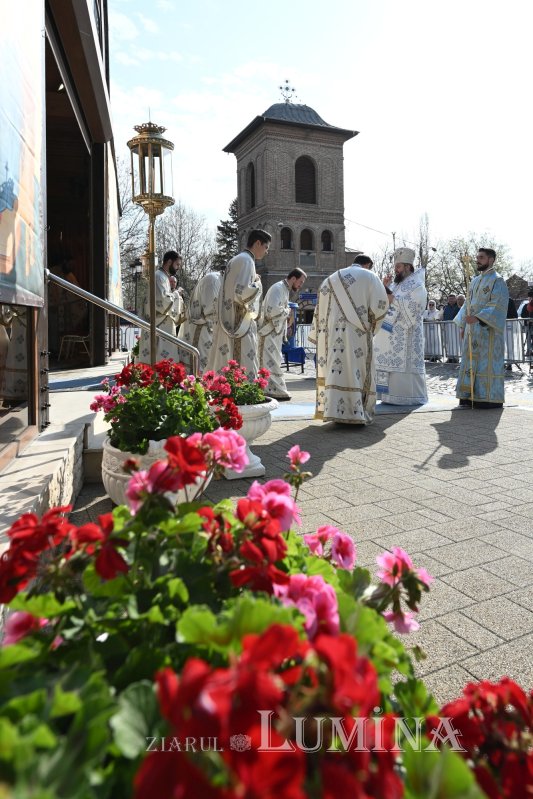 Sfințirea apei în Vinerea Luminată pe Dealul Patriarhiei 360224