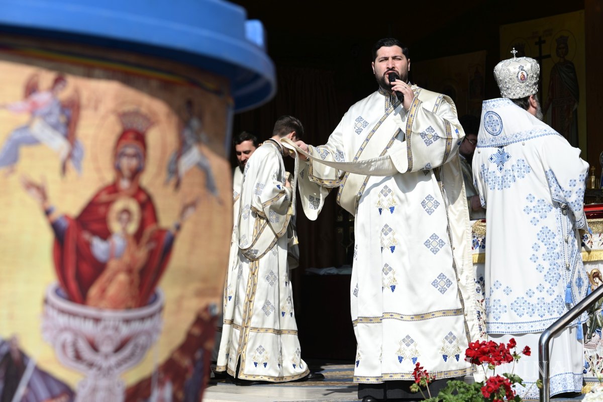 Sfințirea apei în Vinerea Luminată pe Dealul Patriarhiei 360227