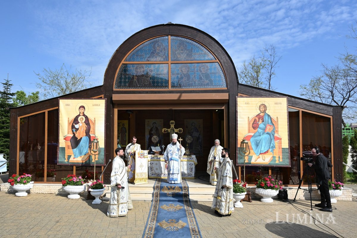 Sfințirea apei în Vinerea Luminată pe Dealul Patriarhiei 360230