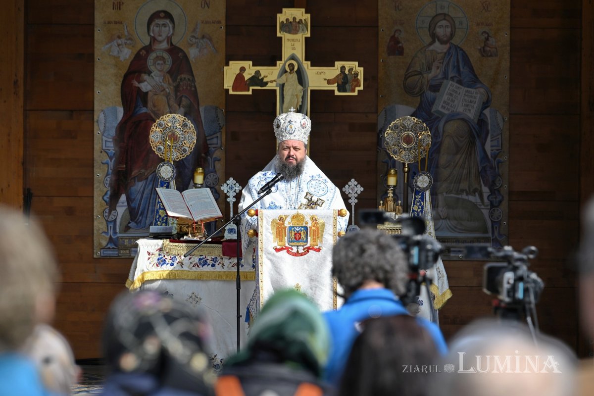 Sfințirea apei în Vinerea Luminată pe Dealul Patriarhiei 360232