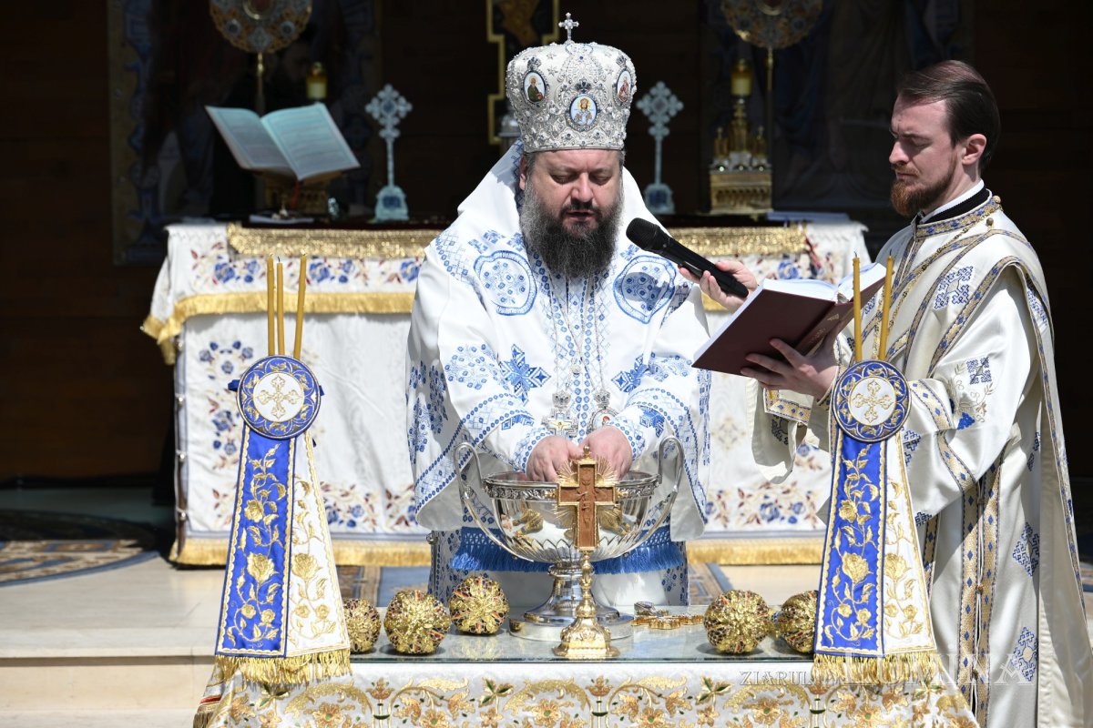 Sfințirea apei în Vinerea Luminată pe Dealul Patriarhiei 360233