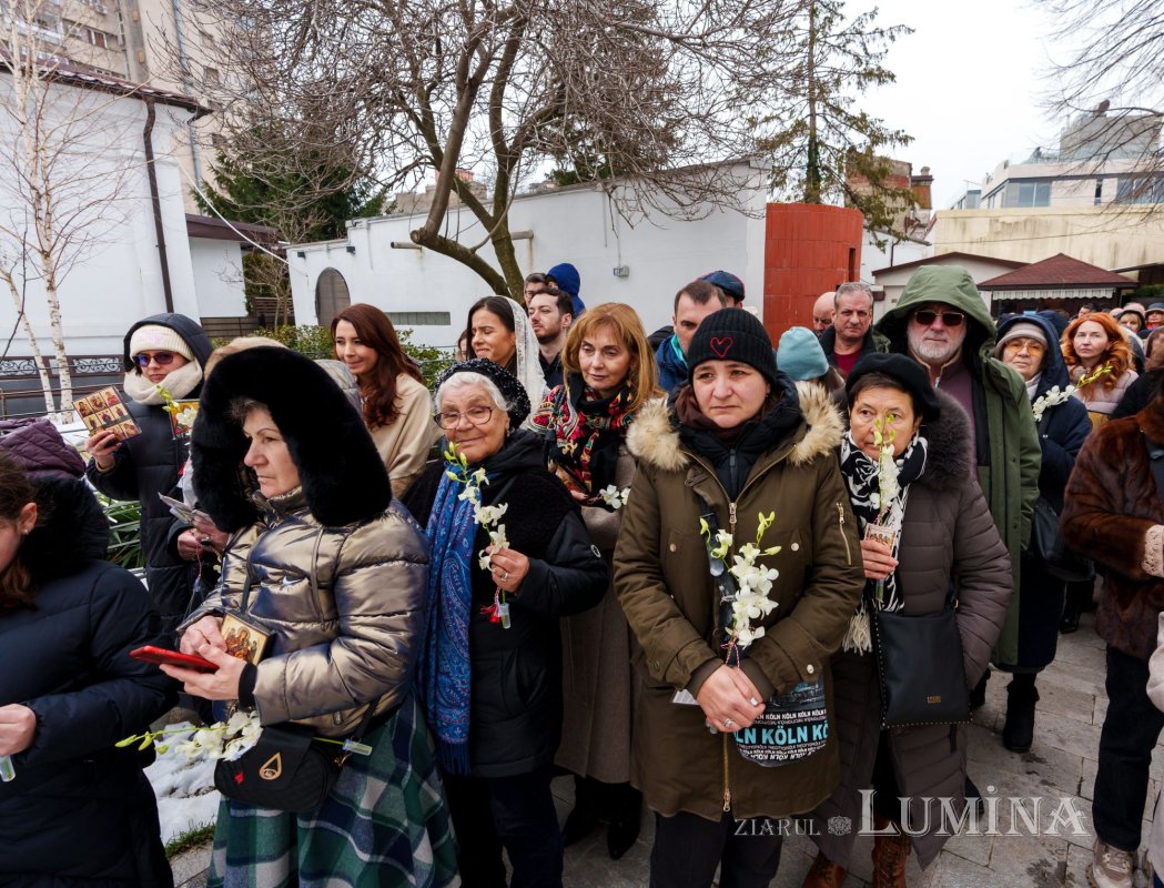 Femeile Mironosițe - modele pentru femeile creștine dedicate slujirii semenilor și mărturisirii lui Hristos Cel înviat 360498
