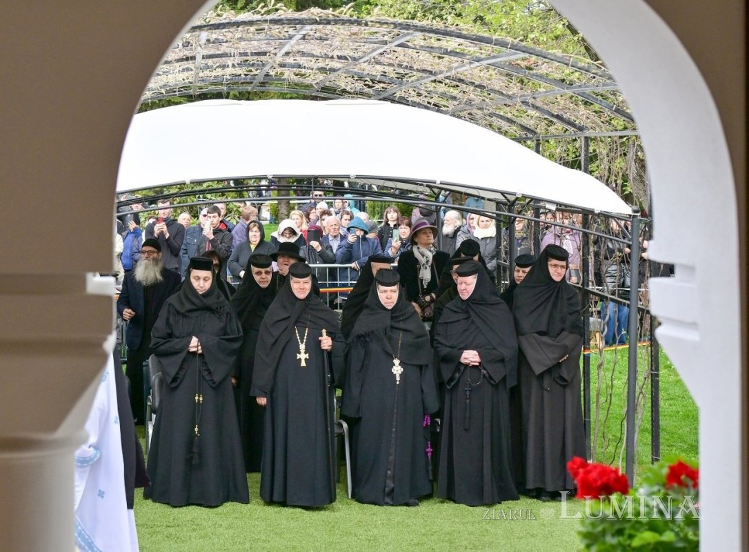 Femeile Mironosițe - modele pentru femeile creștine dedicate slujirii semenilor și mărturisirii lui Hristos Cel înviat 360512