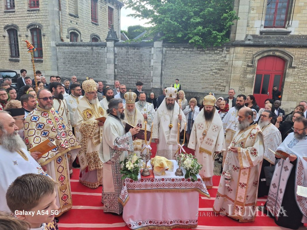 Un chivot închinat lui Dumnezeu de pe altarul suferinţei 360678